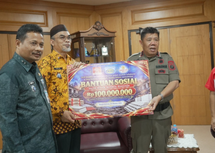 Apresiasi INTI Babel, Gubernur Hidayat Arsani Terima Bantuan untuk Korban Kebakaran di Desa Serdang