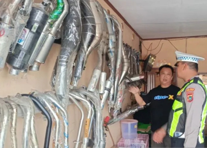 Satlantas Bangka Barat Datangi Pedagang Cegah Peredaran Knalpot Bising