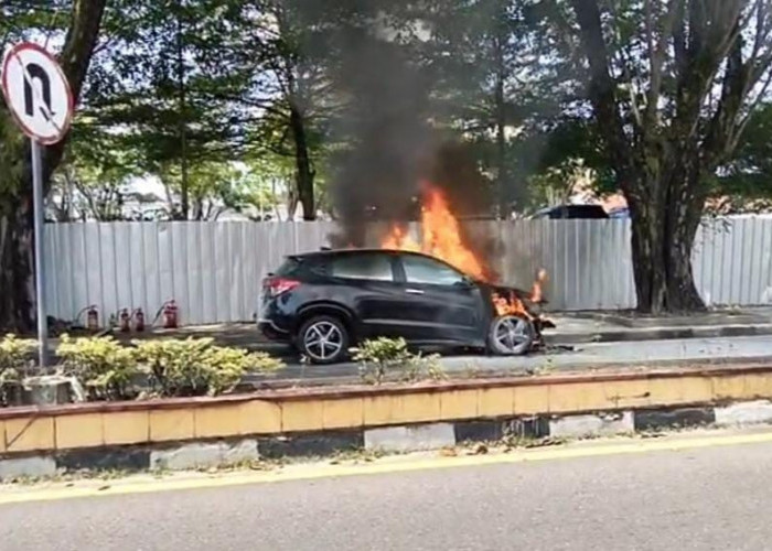 Mobil HR-V Milik Dokter Jakarta Terbakar di Tengah Kota Pangkalpinang, Begini Kronologisnya