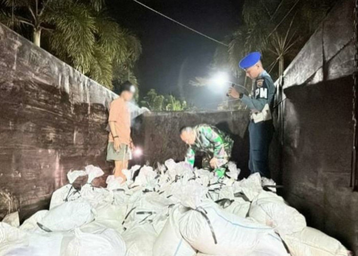 Satgas Lantamal III dan Lanal Babel Tangkap Penyelundup 5 Ton Timah di Sungailiat