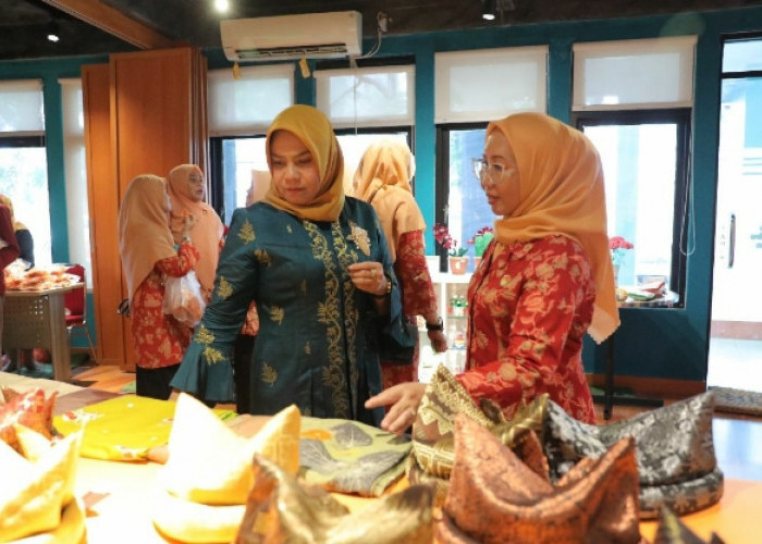 Terima Kunjungan DWP Ditjen Bina Adwil Kemendagri, Safriati Safrizal Promosikan Produk UMKM Babel