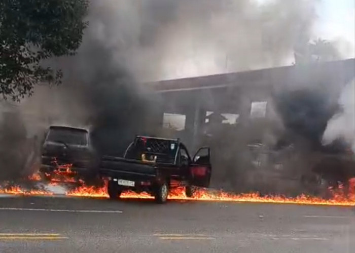 Antrian BBM di SPBU Pangkalan Baru Mengeluarkan Kobaran Api, 2 Mobil Terbakar