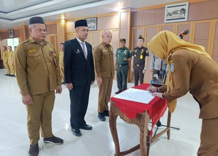 Debby Vita Dewi Lantik Pejabat Eselon II, Benny Supratman Jabat Dishub 