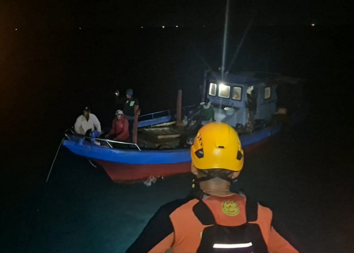 Mesin Mati Akibat BBM Tercampur Air, 9 Nelayan Termasuk Bocah 10 Tahun Terombang-ambing di Laut Rebo