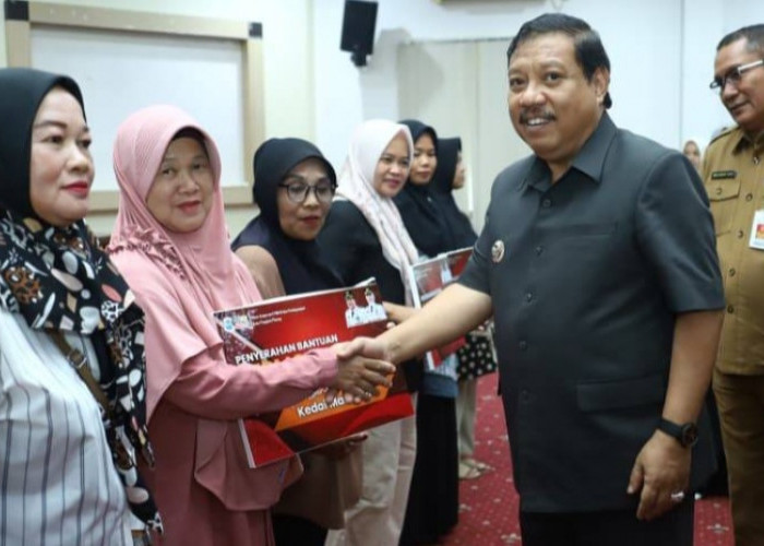 Wali Kota Tunaikan Janji, Berikan Stimulus Bantuan Modal untuk UMKM