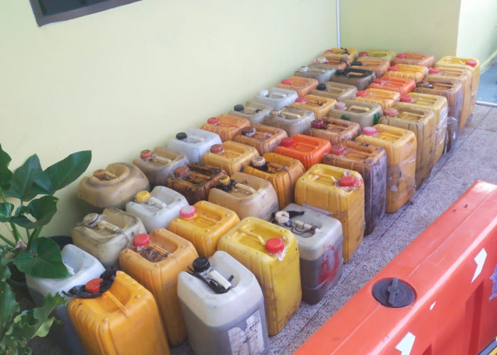 Sat Polairud Polresta Pangkalpinang Bongkar Penyalagunaan BBM Subsidi Nelayan, 2 Orang Ditahan