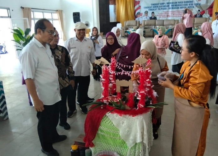 Peringati HUT RI ke-81, Para Guru Se-Kabupaten Bangka Berkompetisi Masak Nasi Goreng, Pempek & Rias Kue Lokal 