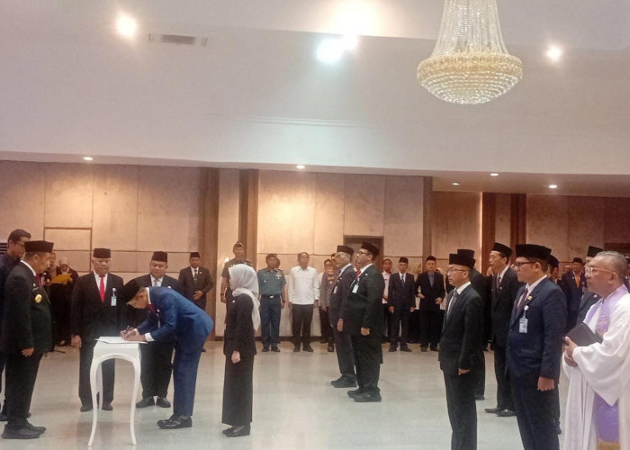 ​Integritas Tanpa Mahar, Gubernur Hidayat Lantik 6 Pejabat Eselon II Ini