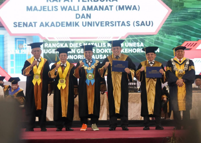 Sekjen Kemenkumham Terima Doktor Honoris Causa dari UNESA