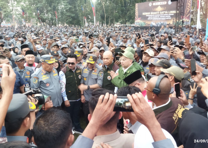 Gubernur Hidayat Arsani Hadiri Apel Akbar Satlinmas di Bandar Lampung