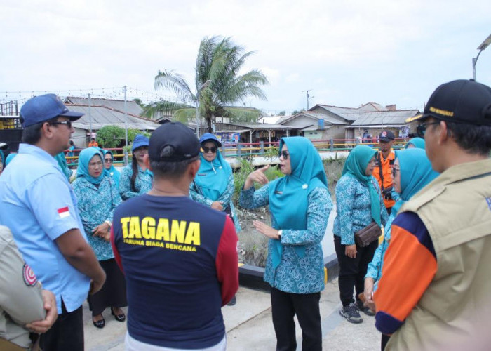 Safriati Safrizal Kunjungi Kampung Siaga Bencana, Tantang Lurah Opas Indah