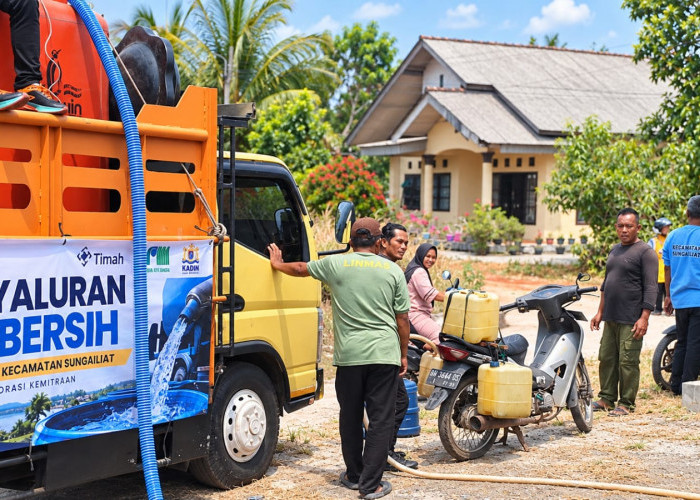 PT Timah Kolaborasi Penuhi Kebutuhan Air Bersih Warga Terdampak Kekeringan di Sungailiat