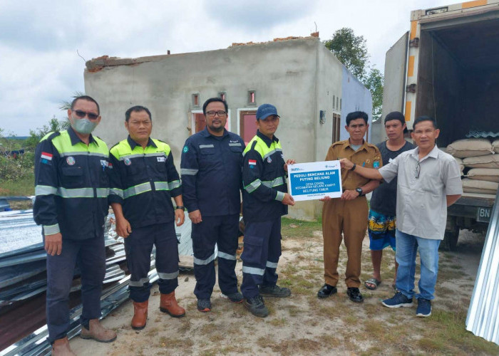 PT Timah Tbk Salurkan Bantuan untuk Warga Terdampak Bencana Puting Beliung di Desa Cendil