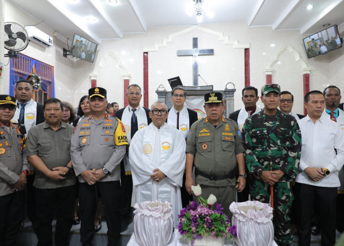 Pastikan Natal 2025 Aman dan Damai, Gubernur Hidayat Arsani Turun Langsung Tinjau Gereja dan Pos Pengamanan