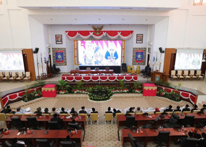 Pj Gubernur Suganda Hadiri Rapat Paripurna Mendengarkan Pidato Kenegaraan Presiden RI 