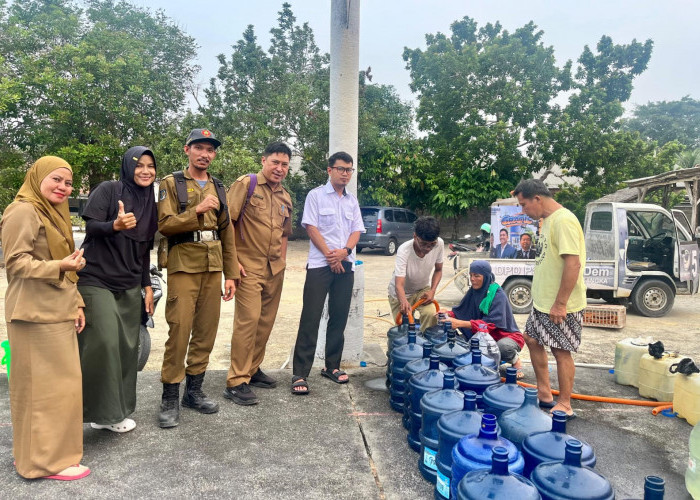 ​Bantu Warga Terdampak Kemarau, Lingkungan Sudimampir Distribusikan Air Bersih Gratis