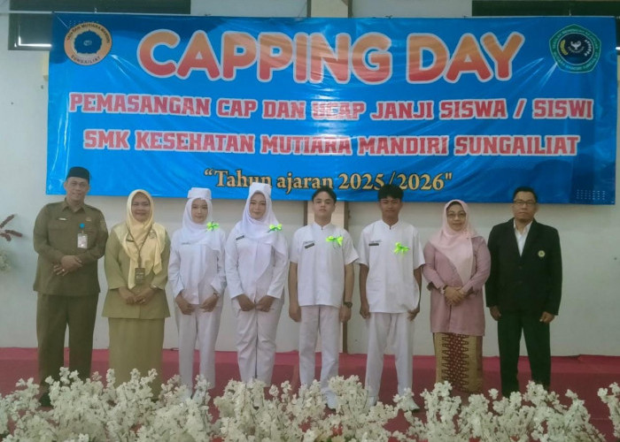 62 Siswa SMK Kesehatan Mutiara Mandiri Sungailiat Ikuti Prosesi Caping Day
