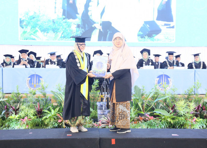 Hadapi Dinamika Global, Rektor UBB Prof. Ibrahim Minta Wisudawan Miliki Daya Adaptif