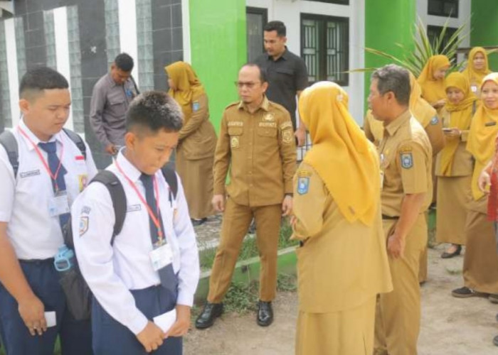 Pantau TKA SMP, Bupati Bangka Tengah Targetkan Partisipasi Penuh Siswa Bangka Tengah