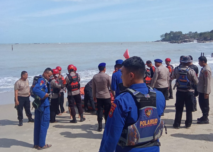 Breaking News! Seorang Pemuda Hilang Terseret Gelombang Pantai Teluk Uber, Saat Ini Dalam Pencarian Tim SAR