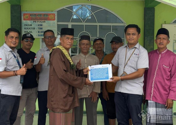 Tingkatkan Kenyamanan Jemaah, PT Timah Serahkan Bantuan untuk Masjid Nurul Huda di Kundur Barat