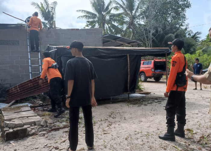BPBD Bangka Perbaiki Rumah Korban Puting Beliung di Rambak 