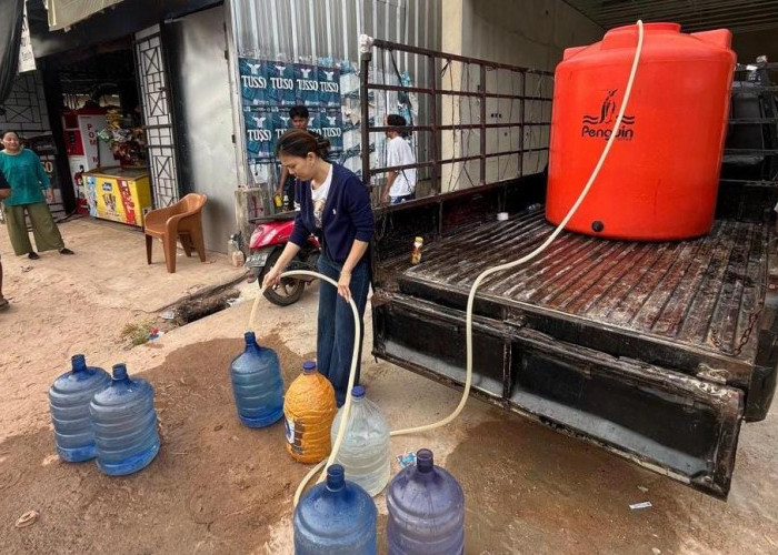 Air Bersih Jadi Barang Langka, Owner Cozy Mart Bergerak Bantu Warga Salurkan Air Bersih 