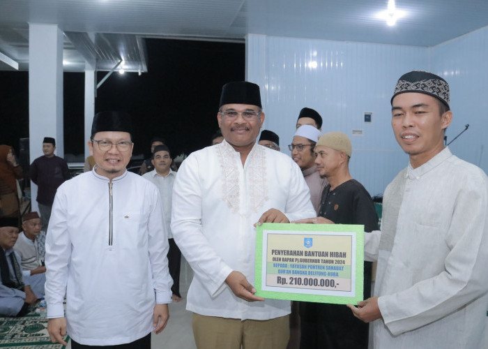 Safari Ramadan di Rumdin Bupati Bateng, Pj Gubernur Safrizal Serahkan Sejumlah Bantuan 