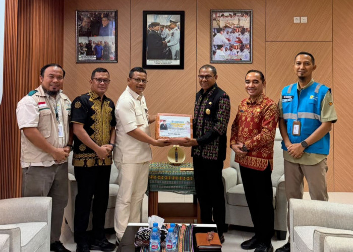 Gubernur Hidayat Arsani Salurkan Bantuan Rp570,8 Juta untuk Korban Gempa Flores