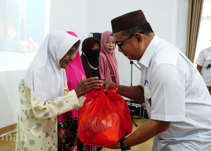 Ramadan Berbagi Keberkahan, PT Timah Bagikan Ratusan Paket Sembako dan Takjil Bagi Masyarakat di Kab. Bangka