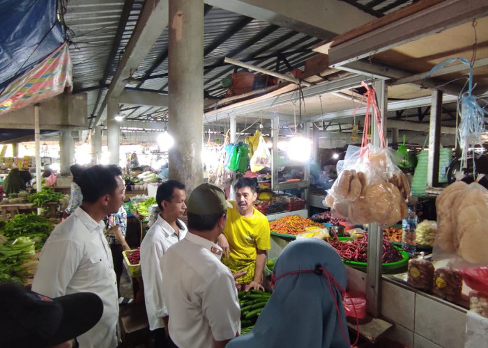 Sidak Pasar Tradisional Muntok, Harga Daging Sapi Segini 