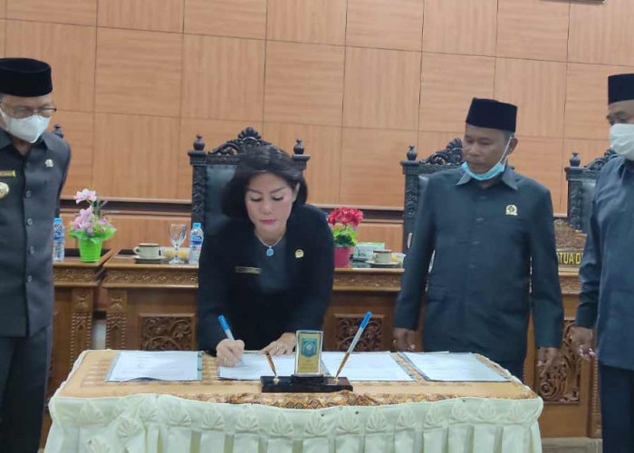 Paripurna, Algafry Sampaikan Bateng Alami Defisit 75,4 Miliar dan Perlu Adanya Raperda Fasilitas Pesantren