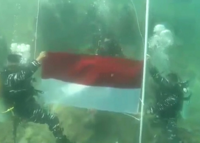Destinasi Wisata Gusung Berang-Berang Jadi Spot Pengibaran Bendera Merah Putih Oleh Lanal Babel