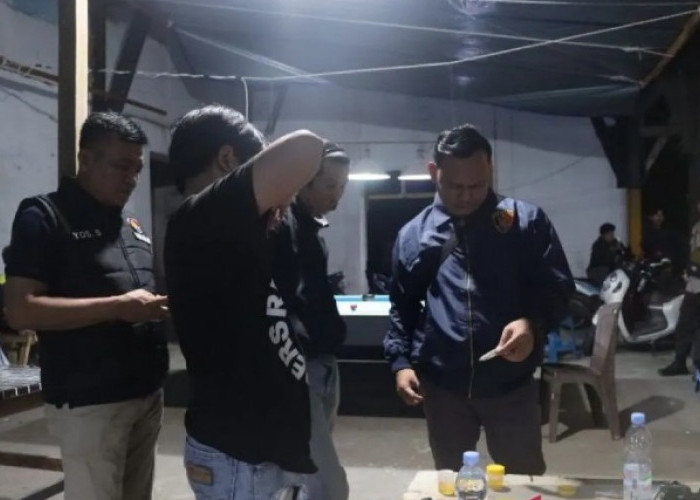Polisi Bangka Barat Tes Urine Warga Nongkrong Malam Hari