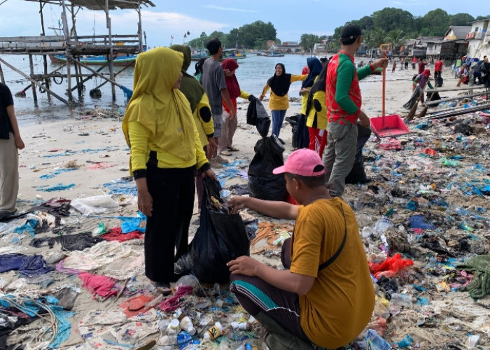 Aksi Bersih - Bersih Pesisir di Tanjung Ketapang, DLH Basel Kumpulkan Sampah Segini