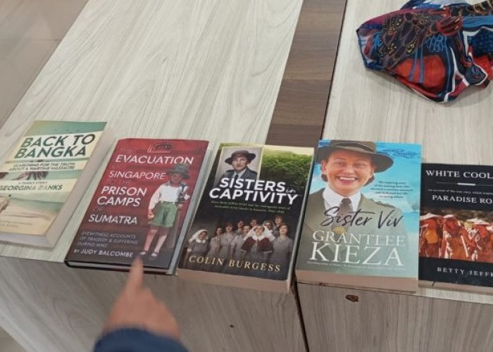 Perpusda Bangka Barat Terima Sumbangan Buku Sejarah Perang Dunia II