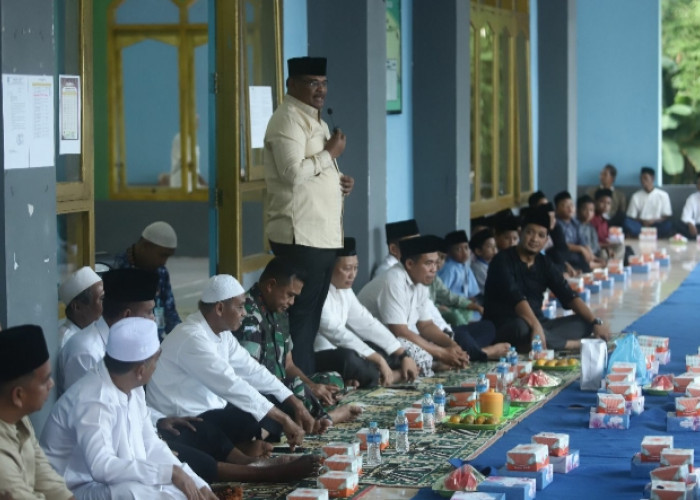 Kegiatan Safari Ramadan Ke-tiga, Pj Gubernur Safrizal ZA Bersama Forkopimda Babel Kunjungi Masjid Al Ikhsan 