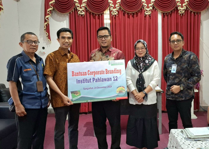 BANK SUMSEL BABEL SYARIAH SUNGAILIAT SERAHKAN BANTUAN CSR KEPADA INSTITUT PAHLAWAN 12