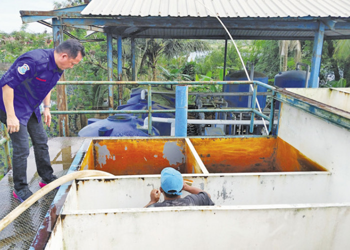 Pastikan Kualitas Air Tirta Pinang, Plt Direktur Cek Pembersihan Reservoir Bacang