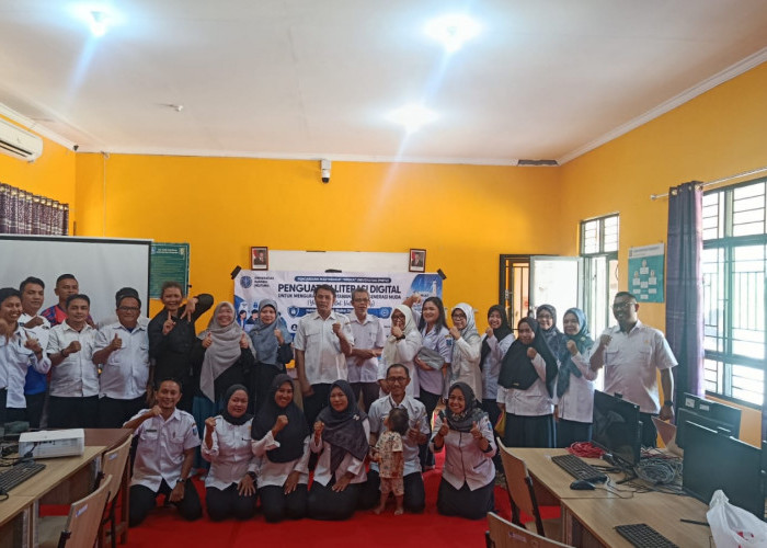 34 Guru SMAN 1 Damar Dilatih Manfaatkan AI untuk Susun Modul dan Bahan Ajar