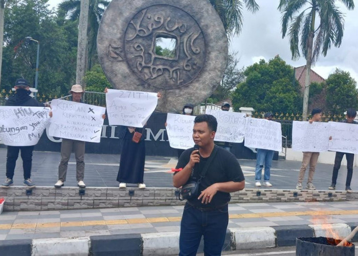 Gelar Aksi, Geram Tabok Tuntut Bambang Hero Tanggung Jawab