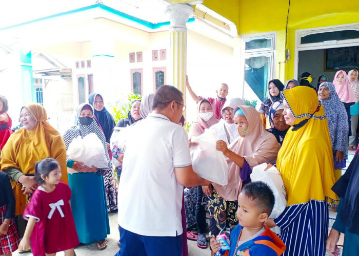 Jum'at Berbagai, Yayasan Selatan Peduli Bagikan 300 Paket Sembako