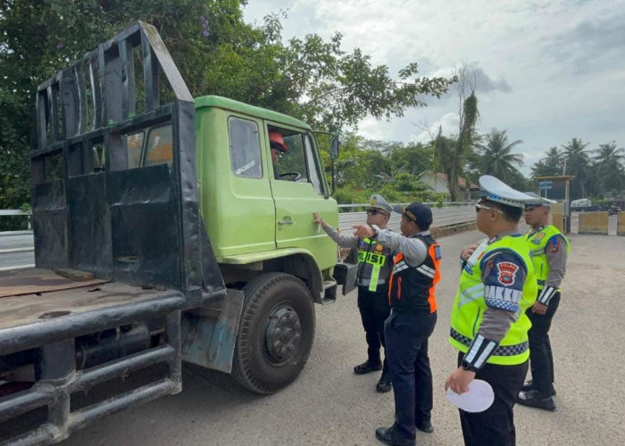 OKM 2026 : Ditlantas Polda Babel Gelar Ramp Check Kendaraan Di Pelabuhan Pangkalbalam