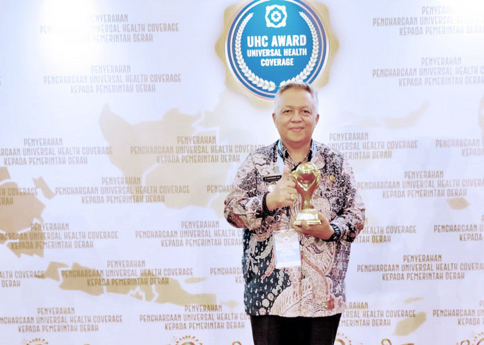 Boyong Penghargaan UHC Award, Bupati Sukirman: Kami Melayani Masyarakat Dengan Hati