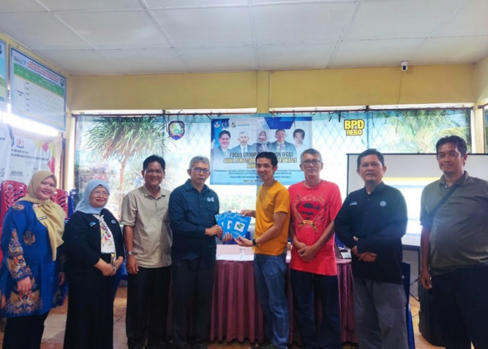 ​Dorong Ekonomi Sirkular, Tim Peneliti UBB Serahkan Inovasi Mesin Cocopeat dan Aplikasi Trashflow ke Desa Rebo