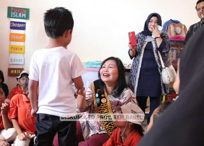 Penuh Keakraban, Bunda PAUD Maya Antusias Melihat Kebolehan Anak TK dan PAUD Sungailiat