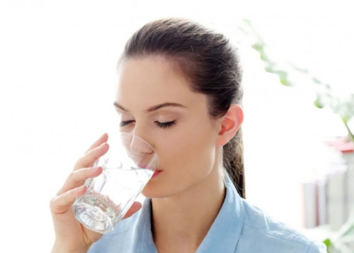Ini 5 Manfaat Minum Air Putih Pagi Hari