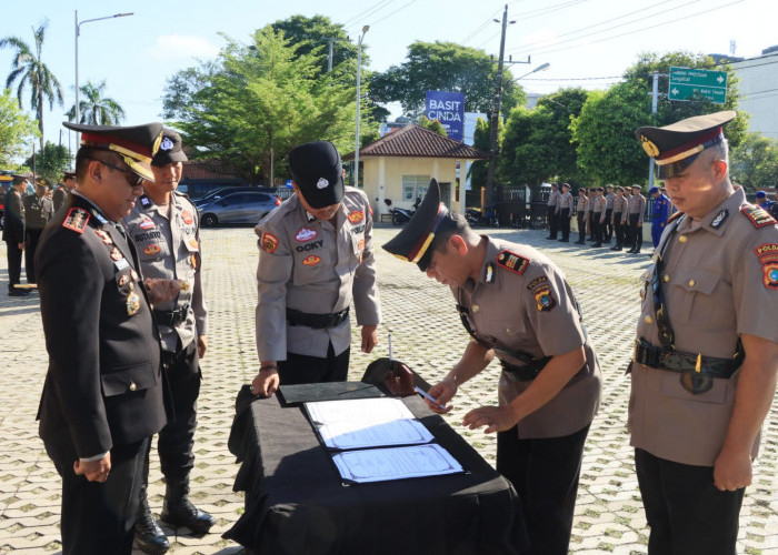 Peringati Harkitnas ke-118, Kapolresta Pangkalpinang Pimpin Serah Terima Jabatan Dua Kapolsek   