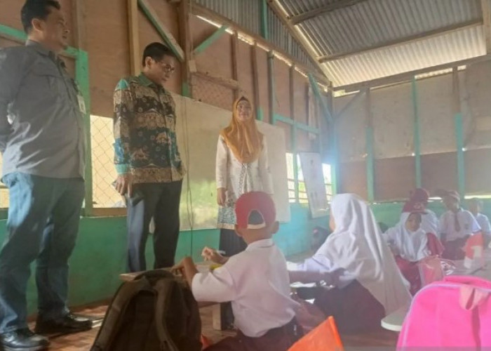 Ombudsman Menininjau Kerusakan Gedung SDN 21 Kace Bangka