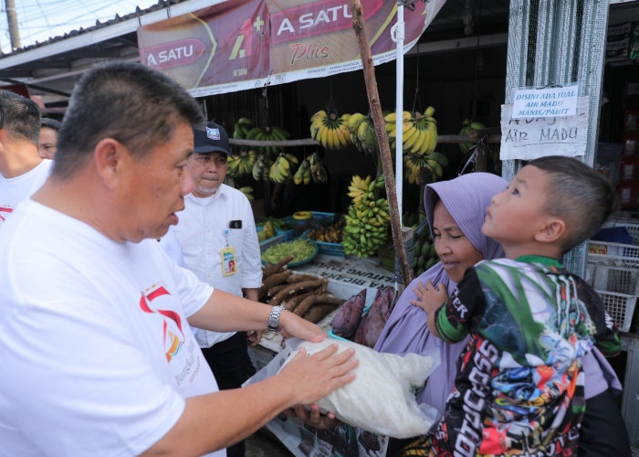 Masyarakat Haru, Terima Sembako dari Gubernur di Perayaan HUT ke-25 Babel